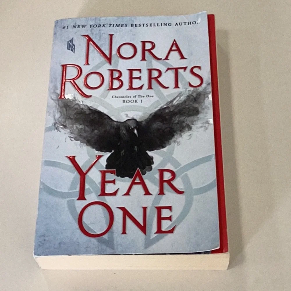 NORA ROBERTS 8 Book Bundle - Picture 8 of 8